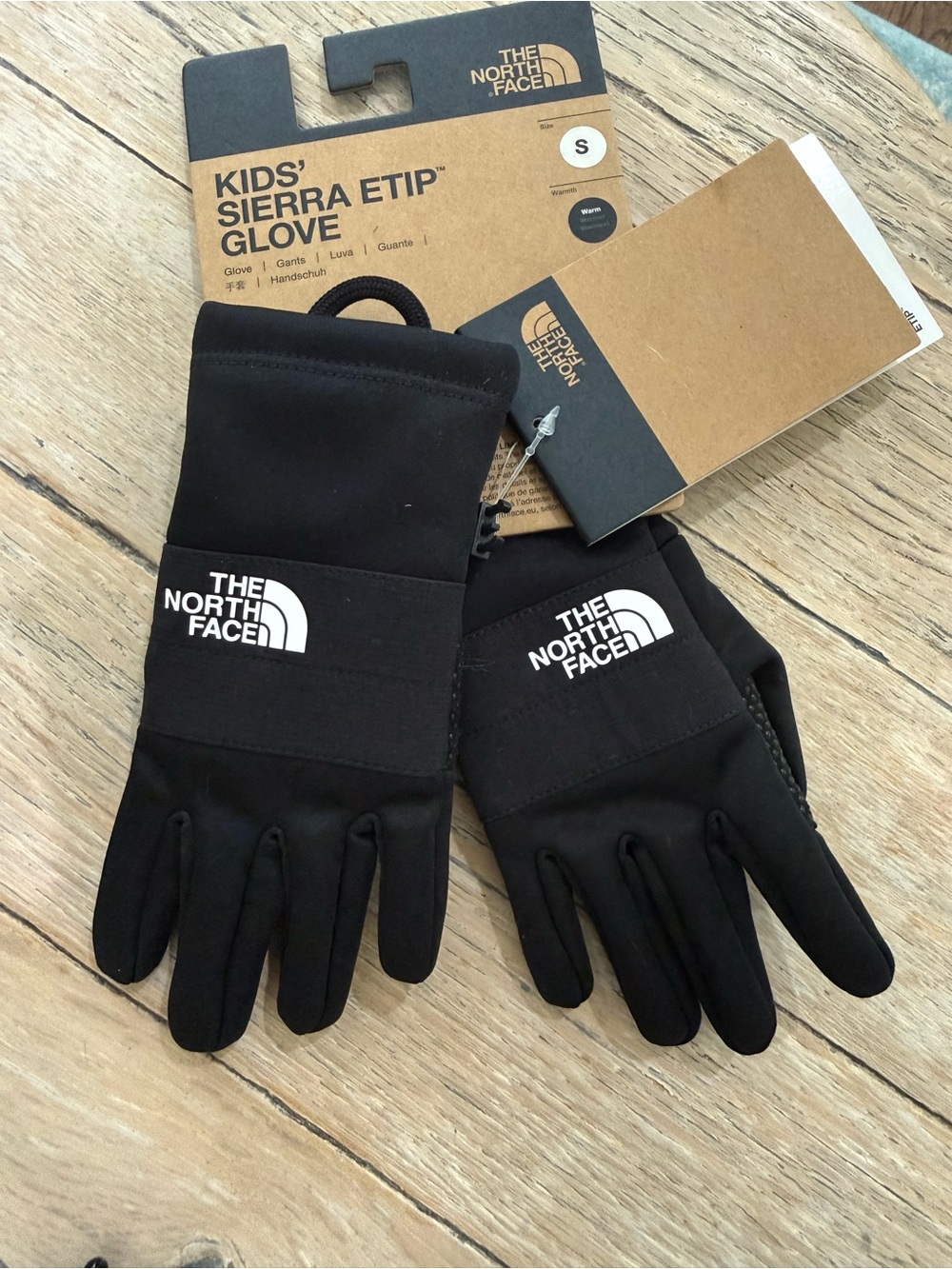 The North Face Kids' Sierra Etip Gloves in Black with White Logo